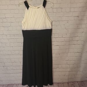 Elegant Black and Off White Semi Formal Dress Size 12 Midi Classic Party Wedding
